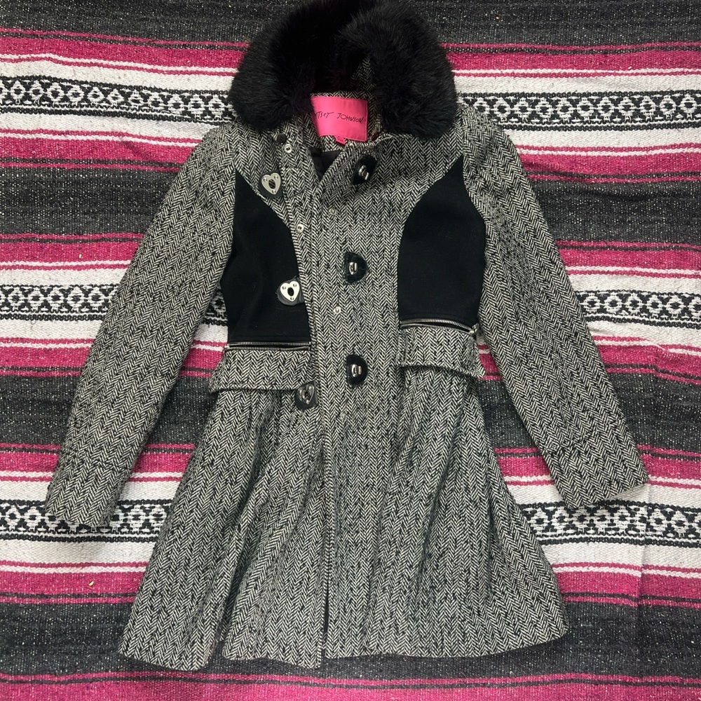 Betsey Johnson Herringbone Wool Peplum Faux Fur Heart Button Jacket Size 8 Glam - Picture 4 of 9
